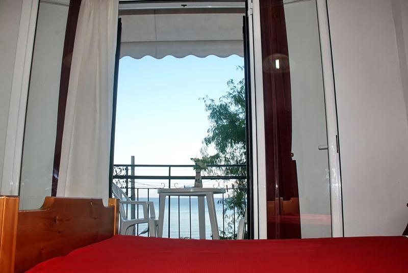 Empress Corfu Apartment Перама Екстериор снимка