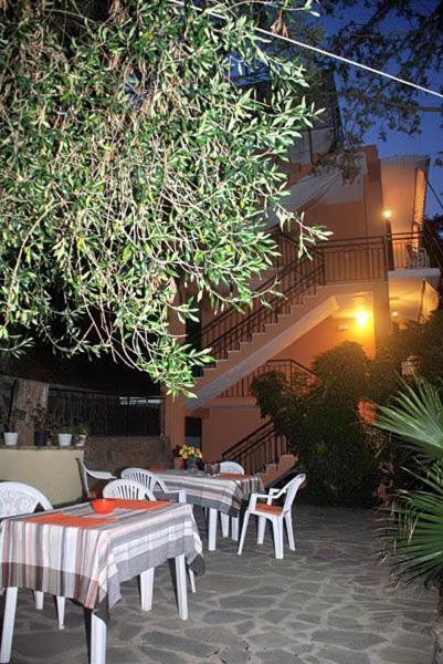 Empress Corfu Apartment Перама Екстериор снимка